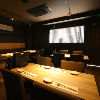 Enjoy a relaxing moment in a carefully selected modern Japanese space.