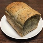 Ra Ra Be Kari - 天然酵母 チーズ入りアカモク食パン（ハーフ）400円