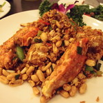 紅翻天生猛海鮮 - 大蟹角ピーナッツ炒