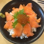 Kaisen Shokudou Sankoumaru - 北海親子丼 ご飯大盛り無料