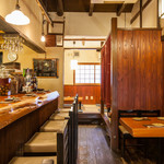 鳥舎あかさき - 奥に広い店内