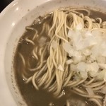 丿貫 - 極濃焙煎ママカリ鬼煮干そば。
      美味し。