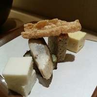 神楽坂 久露葉亭 - 玉子焼き、揚げ湯葉、松風、カリフラワーのムース、鯖、青のりさつま揚げ