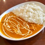 アジアンダイニング＆バー マチャプチャレ - 「カレーライス」(680円)。これにサラダが付く。本日のカレーはブロッコリーチキンだった。一見、辛くは見えないが、結構辛い。