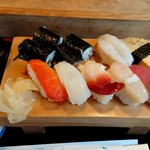 Takasago Sushi - ランチにぎり寿司(7貫+細巻1本)650円