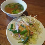 プアンタイ - セットのスープとヤムウンセン(海鮮春雨サラダ)