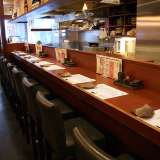 Counter seats are popular! A light drink for adults.