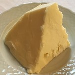 マダム・トキ - カルピスバターの切り出しです