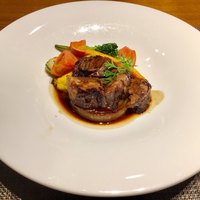 ラ・ファソン 古賀 - ランチ MenuB  3,500円
                メインの、
                大山黒毛和牛内もも肉の赤ワイン煮
                玉葱のカラメリゼと根菜のソテー添え