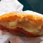 Leonard's Bakery - カスタードが 中に入ってるん♪