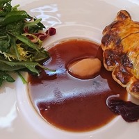 ラ・トゥーエル - 鹿肉のパイ包み