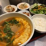 韓国亭豚や - 辛ラーメンのランチセット 690円。安い…しかしユッケジャンにすれば良かった…