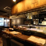 Wine bar parpunte - 廃材を使ったカワイイつくりのカウンター席(´∀｀)