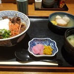 一平 - 牛すじ丼