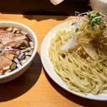 りきどう - 焙煎2色つけ麺チャーシュー + トッピング ネギ