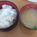 かつざんまい - ご飯と味噌汁、香の物、キャベツは食べ放題