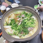 吟の蔵を市 - 鍋の中だす！セリの根っ子は下に沈んでやす