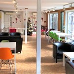 ギーモカフェ - テーブル席３つとソファ席２つの小さなお店です
