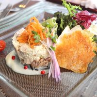 ラ ヴォワール - 鶏胸肉とクルミのクリームチーズ和え　山葵風味　カリフラワーのピューレ添え