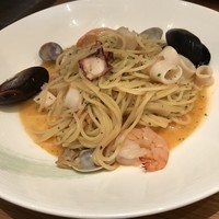 グランド キッチン - スパゲティペスカトーラ／シュリンプ、帆立貝、イカ、アサリ、ムール貝（エクスプレスランチ）