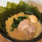 Yokohamaiekeiramenkanedaya - 醤油ラーメン（650円）＋味玉（100円）＋のり増し（100円）