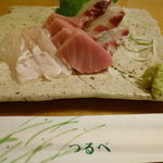 つるべ寿司 - お刺身お任せ（天然鳴門鯛、ヨコ、平目）