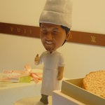 スイーツガーデン ユウジアジキ - こちら、安食シェフにそっくりと評判のお人形♪(笑)（2011/5）