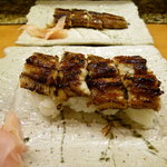 つるべ寿司 - 一人で注文するとき、鰻の半々（鮨1/2、蒲焼１/2）