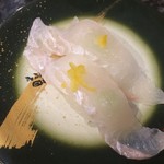 Edomae Kaitenzushi Yaichi - ひらめの柚子塩
