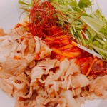 うどんダイニング 弥栄 - 辛味噌肉釜玉うどん