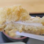 鬼は内 - 「とりかつ」は、衣はサクッと、中の鶏肉は柔らかな食感で旨味たっぷり。