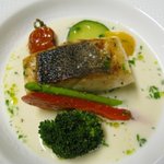 TRATTORIA Ca del TOMO - すずきのソテー･スープ仕立て彩り野菜添え　（半人前です）