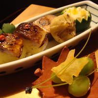 赤坂 菊乃井 - 八寸　さんま薫製鮨、子持ち鮎鞍馬煮、栗茶巾、鮎うるか、銀杏