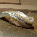 菊鮨 - ◆細魚・・間に芝海老のそぼろが挟んである旨みが加味されています。 細魚は美しいですね。この食感が好きです。