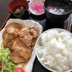 苗穂通り しあわせ食堂 - 豚ロース生姜焼き定食  550円