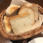 ビストロ ローブン - パン。
      美味し。