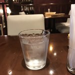 ビストロ ローブン - 冷たい水。
      うまし。