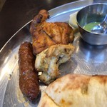 シークケバブ、タンドリーチキン、ガーリックチキン