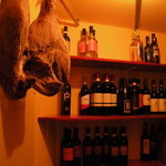 ルカデリオーガニック　タパス＆ワイン - ワインセラー？ 生ハムつき