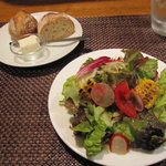 レストラン セビアン - 自家製パンとサラダ/ランチのセット