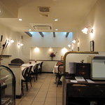 レストラン セビアン - 店内奥 テーブル席