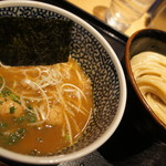 麺屋一燈 - 濃厚魚介つけ麺のスープ