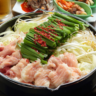 Warm your mind and body ◎ Make sure to try the "Motsu-nabe (Offal hotpot)" that you'll miss during the cold season!