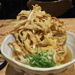 武蔵野うどん こぶし - ごぼう天うどん。大きくてカリカリのごぼう天は病み付きになるゾ～(*￣∇￣)ノ