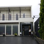 店の前から