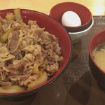すき家 - メガ牛丼 780円   トン汁たまごセット 200円