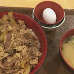 すき家 - メガ牛丼 780円   トン汁たまごセット 200円