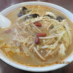 Oushi Mma Ratan - 麻辣湯（きくらげ，もやし，干豆腐，白菜，しめじ，ソーセージ，ゆで卵）