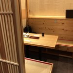 Hakata Motsunabe Yamaya - 4人テーブル個室でゆったりといただきました。