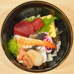 赤坂 すし 秀 - ミニ丼+握り5貫 1080円 の海鮮丼